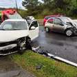 Carros batem em Curitiba e acidente em pista molhada deixa quatro feridos