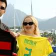 Bridgerton: Nicola Coughlan e Luke Newton curtem o Rio de Janeiro