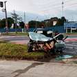 Motorista é 'resgatado' por amigos após se envolver em acidente com ônibus em Curitiba