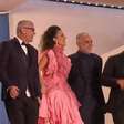 Elenco de "Motel Destino" dança Aviões do Forró no tapete vermelho de Cannes