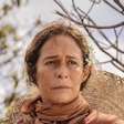 Aos 60, estrela da novela 'No Rancho Fundo' rouba a cena na praia: 'Zefa de biquíni'