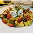 Salada de legumes com abobrinha e berinjela, do mediterrâneo