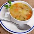 Receita de sopa de carne com legumes nutritiva para os dias frios