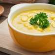 Como fazer uma sopa-creme de milho e palmito quentinha e muito saborosa