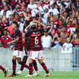 Ayrton Lucas sente incômodo na coxa e será reavaliado pelo Flamengo