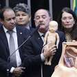 Transformar plenário da Câmara em palco para negar direito às vítimas de estupro é crueldade pura