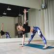 5 posturas de yoga para aliviar as dores nas costas