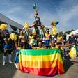 Na Feira da Diversidade, gays cheerleaders afirmam: 'Não tem a ver com ser mais ou menos afeminado'