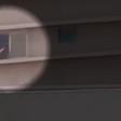 Homem é flagrado sentado em janela de prédio sem proteção em Goiânia