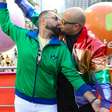 Toda forma de amar! Tiago Abravanel, Adriane Galisteu e mais famosos beijam pares na 28ª Parada LGBTQIA+ em SP. Fotos