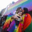 Confira os beijos marcantes na 28ª Parada do Orgulho LGBT+ em São Paulo