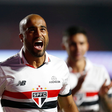 Autor do primeiro gol do São Paulo, Lucas comemora mais uma vitória no Brasileirão