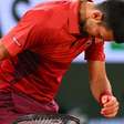 Djokovic desiste de Roland Garros por lesão no joelho