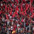 Flamengo é multado pela Conmebol após a torcida soltar 34 bombas durante o jogo contra o Bolívar