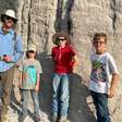 Crianças descobrem fóssil de T. rex "adolescente" nos EUA