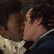 "Doctor Who" exibe primeiro beijo gay do protagonista em 60 anos