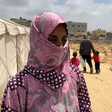 'Meus filhos se agarram em mim enquanto cães desenterram corpos': a impactante realidade dos abrigos de Rafah