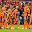 Holanda goleia Islândia e encerra preparação para a Eurocopa com bom futebol