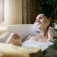 O que é banho premium? Ritual de higiene com autocuidado viraliza nas redes