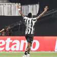 Autor do gol da vitória, Bastos comemora a vitória do Botafogo: "Tudo isso tem a ver com trabalho"