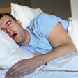 Babar durante o sono tem relação com 6 problemas de saúde