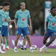 Seleção Brasileira volta aos treinos após empate com incerteza no meio-campo