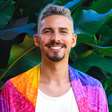 Buscava na literatura curar a criança ferida dentro de mim, diz autor LGBTQIA+ com mais de 100 mil livros vendidos