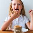 Consumir pasta de amendoim durante a infância diminui chances de adquirir alergias