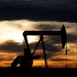 Petróleo salta e atinge maior nível em mais de um mês com otimismo relacionado à demanda