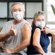 Idosos devem tomar dose adicional de vacina contra Covid-19