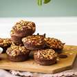 Muffin de cacau e granola: aprenda como fazer essa sobremesa crocante