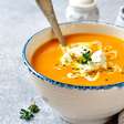 Caldo de cenoura com gorgonzola: receita fácil para uma ocasião especial no inverno