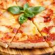 Aprenda a fazer pizza na air fryer: receita assa em apenas 15 minutos