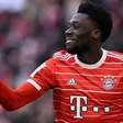 Bayern bate martelo sobre renovação com Alphonso Davies