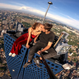 O casal que desafia a morte escalando os prédios mais altos do mundo