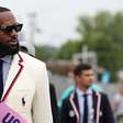 Especialista avalia look de LeBron além da beleza: "Por ser negro, precisa estar elegante"