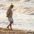 Geraldo Luís é flagrado sozinho e pensativo em praia famosa do Ceará