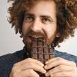 Chocolate pode amenizar os sintomas da gripe: nutricionista explica como