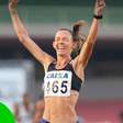 Muitas vezes a atleta precisa adiar o sonho de ser mãe pela carreira no esporte, diz bicampeã da maratona
