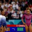 Simone Biles relembra disputa e exalta Rebeca Andrade em documentário: 'Ela não é humana'