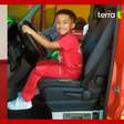 Bombeiro mirim: menino de 7 anos encanta ao contar como salvou bebê com manobra de Heimlich