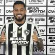 Alex Telles é apresentado no Botafogo: 'Quis voltar ao Brasil para um bom projeto'