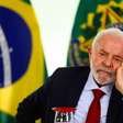 Lula cortava a unha do pé quando caiu no banheiro e bateu a cabeça, diz colunista