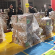 Urnas são protegidas da chuva com sacos plásticos em BH