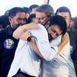 Espetinho, selfies e 'viva a quebrada': Nunes celebra reeleição ao lado da esposa em São Paulo