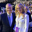 Ex de marido de Kamala Harris compartilha vídeo votando na democrata: 'Emocionada'
