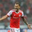 Internacional supera Criciúma e entra no G-4 do Brasileirão