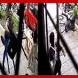 Mulher dá 'cadeirada' e derruba ciclista que fugia após furtar celular na Argentina