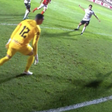 Inacreditável: Jogador do Vila Nova salva um gol para o rival. Veja a imagem