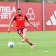 Thiago Maia volta a causar preocupação em treino do Internacional